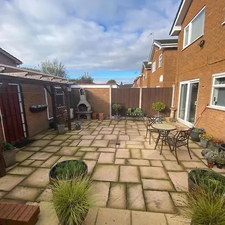 Spacious 5 Bedroom, 2 Living Room, Games Room Wolverhampton Exterior foto