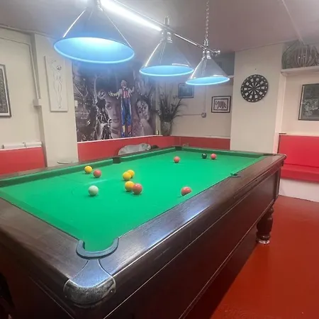 Spacious 5 Bedroom, 2 Living Room, Games Room Wolverhampton Exterior foto