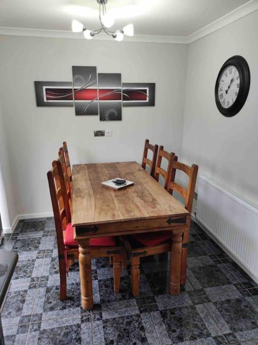 Holiday home Spacious 5 Bedroom, 2 Living Room, Games *