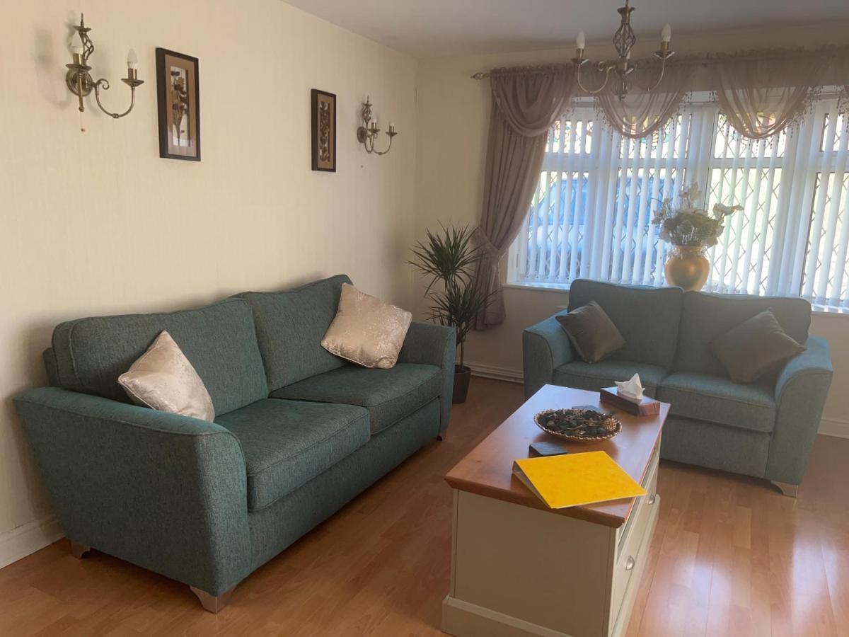 Holiday home Spacious 5 Bedroom, 2 Living Room, Games *