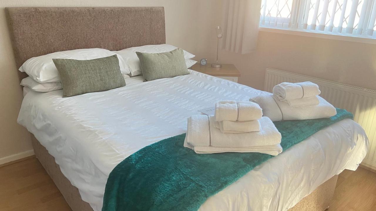 Holiday home Spacious 5 Bedroom, 2 Living Room, Games