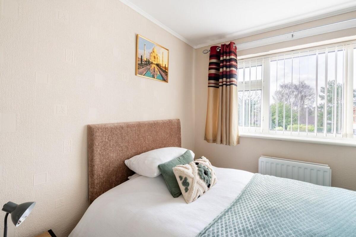 Holiday home Spacious 5 Bedroom, 2 Living Room, Games